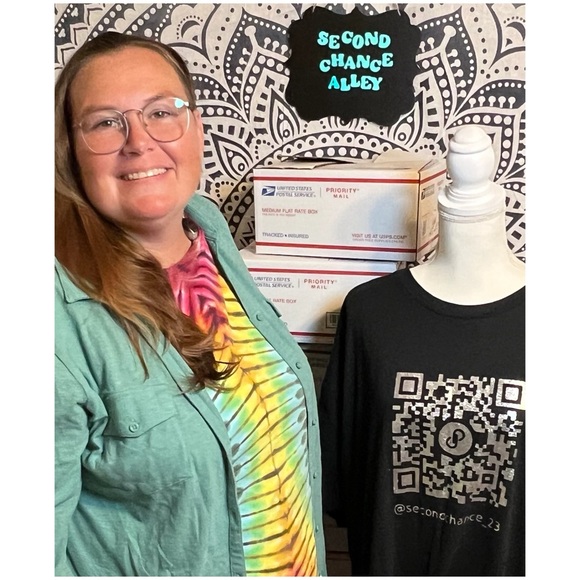 LIVE SHOW GIVEAWAYS +
FREE SHIPPING! - Picture 3 of 4